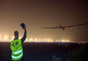 SOLAR IMPULSE’IN TARİHİ UÇUŞU BAŞLADI