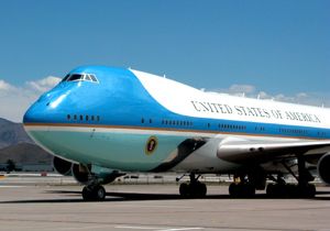 TRUMP TAN  AIR FORCE ONE  ÇIKIŞI