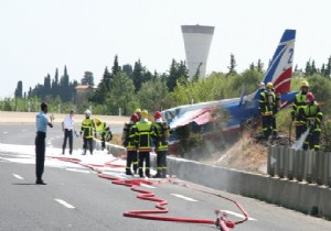 PATROUILLE DE FRANCE UÇAĞI PİSTTEN ÇIKTI