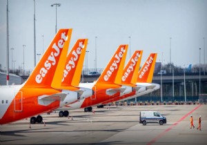 EASYJET ZOR DÖNEMDEN GEÇİYOR