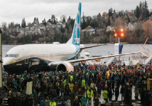 BOEING İLK 737 MAX 8’İ TANITTI