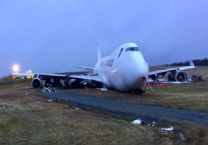 B747 PİSTTEN ÇIKTI BU HALE GELDİ