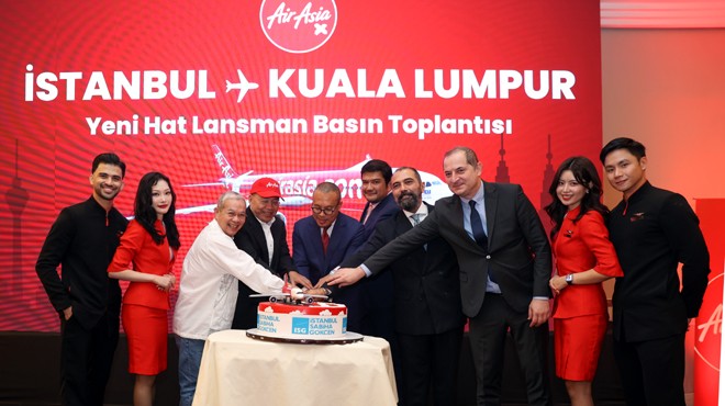 AIR ASIA X İSTANBUL'A UÇTU