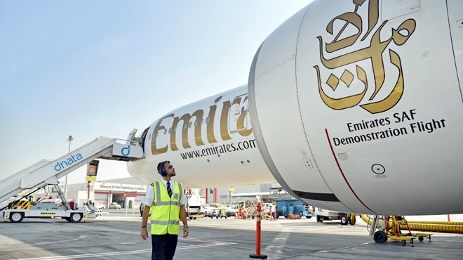 EMIRATES  SAF  İLE UÇTU