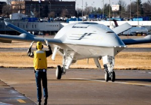 BOEING İN MQ-25 İ HAVALANIYOR