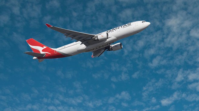 QANTAS UÇAĞI KORKUTTU