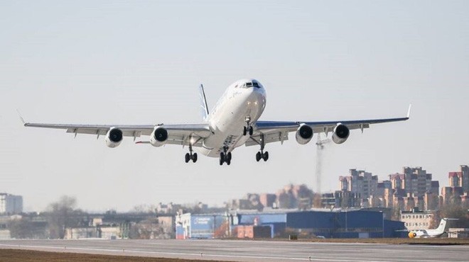 RUS JUMBOJET İLK UÇUŞU YAPTI