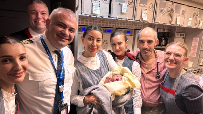 THY NİN MANİLA UÇUŞUNDA DOĞUM