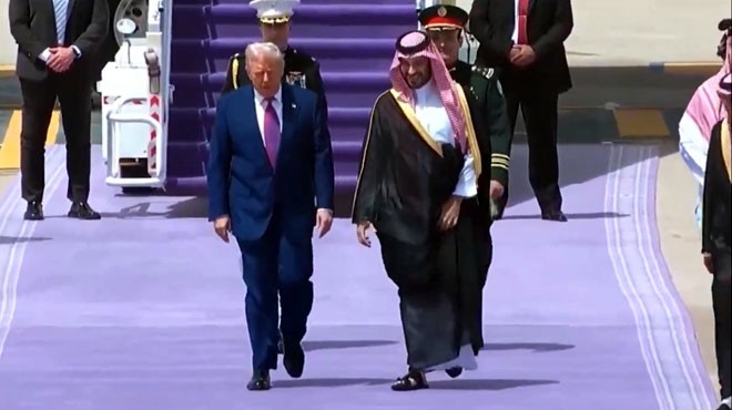TRUMP SUUDİLERE UÇAK SATIYOR