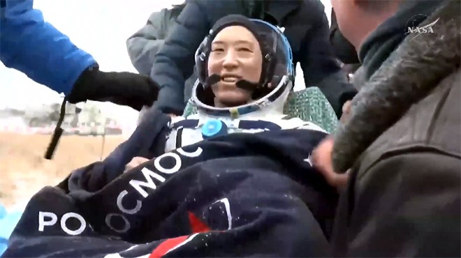 UZAY İSTASYONU NDAN DÖNDÜLER