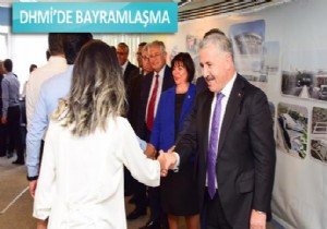 BAKAN TEK TEK BAYRAMLAŞTI