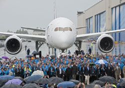 İLK BOEING 787 TESLİM EDİLDİ