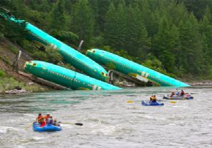 BOEING GÖVDELERİ NEHRE UÇTU