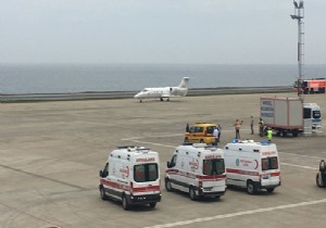 AMBULANS UÇAK TRABZON A ACİL İNİŞ YAPTI