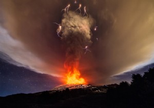 ETNA PATLADI HAVALİMANI KAPATILDI