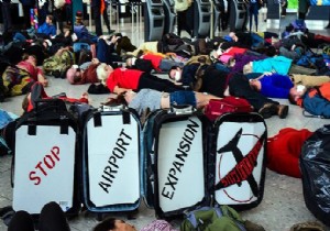 HEATHROW’DA BÜYÜK PROTESTO