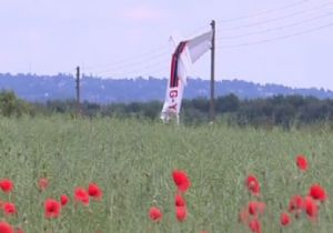 YOLA UÇAK DÜŞTÜ İKİ KİŞİ ÖLDÜ