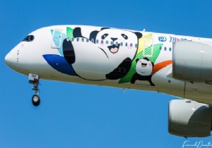 SICHUAN AIRLINES’IN RENGARENK UÇAĞI