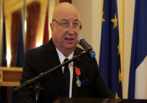 SANİ ŞENER’E LEGION D’HONNEUR NİŞANI