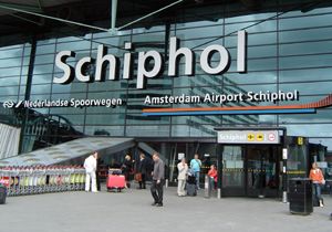 SCHIPHOL’DE BOMBA ALARMI