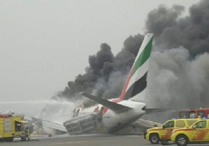 EMIRATES İN BOEING 777 Sİ BÖYLE YANDI